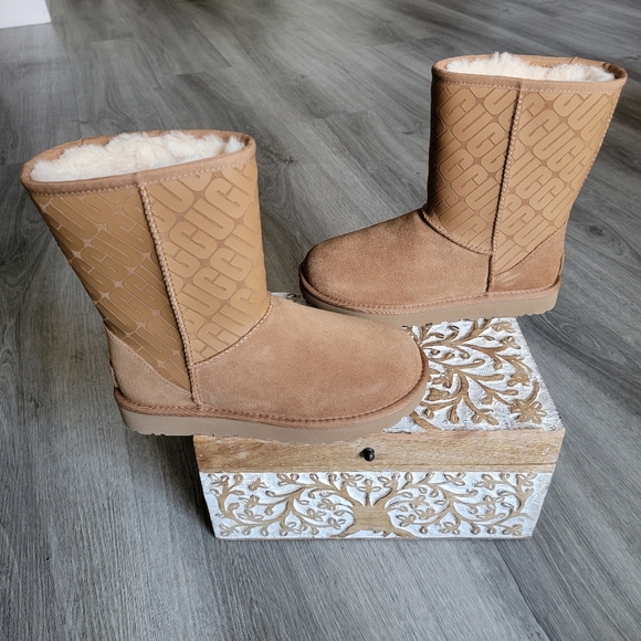 UGG Classic Short UGG Logo Suede Boot - Picture 2 of 8